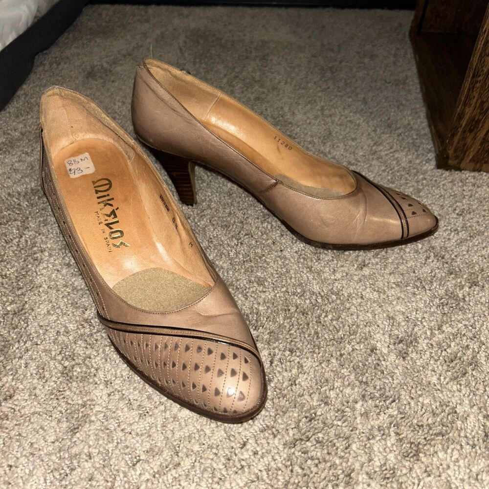 Vintage Mikelos Tan Heels Made In Spain Leather Beautiful Well made Shoes 8.5